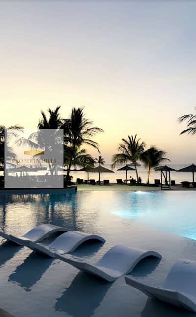 For sale at half price in Silver Sands by ORA, with an area of 148 meters and installment over 8 years.