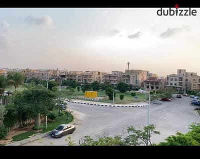 شقه مميزه للبيع فيو على حديقه وتشطيب متميز بسعر مغرى للجادين