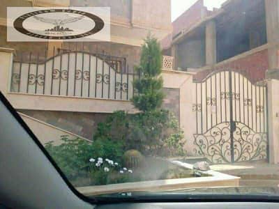 بيزمنت للبيع التجمع الخامس  المستثمرين الجنوبية عائلى زيزينيا بالقرب من الجامعة الامريكية  بمدخل خاص