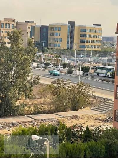 شقة للبيع متشطبة شارع مصر العليا تاني نمرة من جامعة بدر