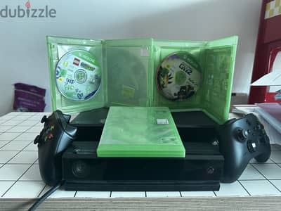 Xbox One + 2 Controllers + Kinect  + 8 Games and bags best condition