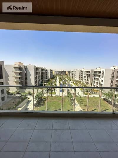 شقة متشطبه بالكامل استلام فوري في مجمع سكني جاهز