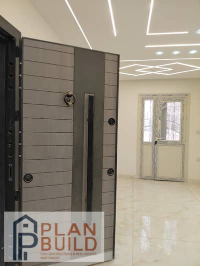 Apartment for sale with an area of 150 square meters, ultra super lux finishing, first resident, fully serviced, ready for occupancy