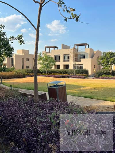 استلام فوري توين هاوس بالتقسيط متشطب بالكامل للبيع في كمبوند او ويست O West Compound طريق الواحات 6 اكتوبر الجيزه