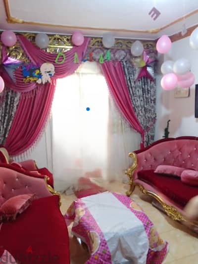 طقم صالون كلاسيك مذهب عمولة + ترابيزة رخام طبيعي بحالة الزيرو - لسرعة