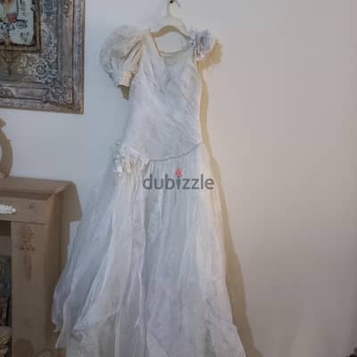 فساتين سواريه وفستان زفاف