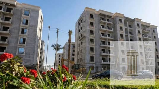 127 sqm fully finished apartment with delivery within a few months.  10% down payment.  Prime location in front of Rehab City and Swan Lake Hassan All