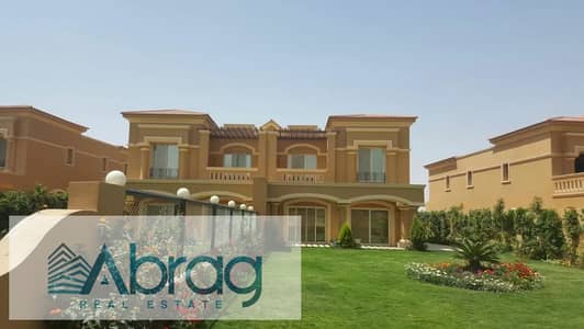 للبيع فيلا توين هاووس 500 م بالتشطيب في كمبوند رويال ميدوز  فيو من اعلي ربوة في زايد | بالمطبخ و الاجهزة و التكييفات