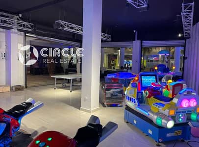 مطعم ٣٠٠م متشطب ومفروش بالكامل للإيجار في مول ستيلا مارينا Stella Marina Mall الساحل الشمالي North Coast باميز لوكيشن