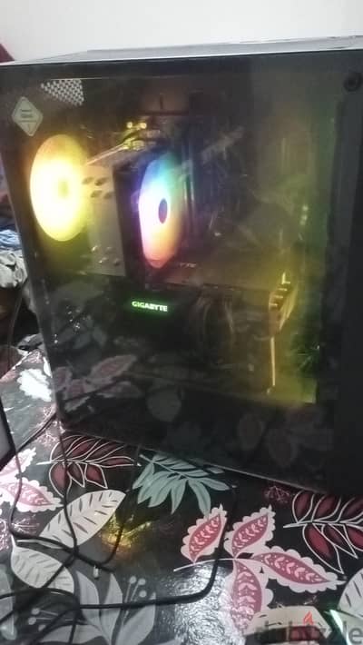 كمبيوتر جيمنج بكرت rx5700xt ومعالج i5 10400