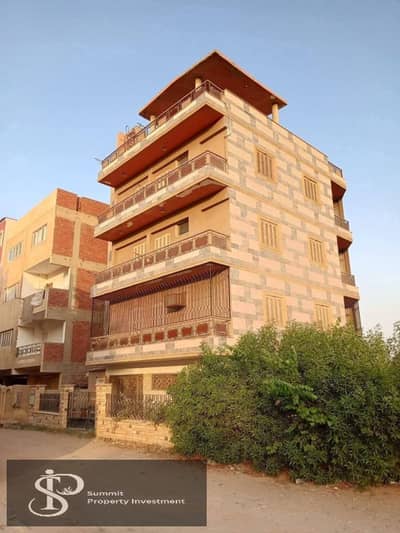 House for sale in the neighborhood 12, ground floor and 3 floors and a roof, house area 203 meters, 3 facades, October 10th.