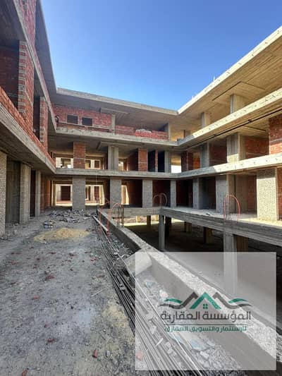 First floor commercial store with direct road frontage - An investment that guarantees you success If you are looking for a store in a strategic location that attracts customers and achieves the highest investment return
