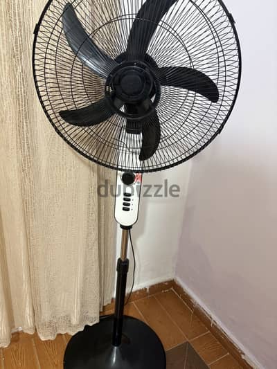 مروحة عمود  بحالة جيدة