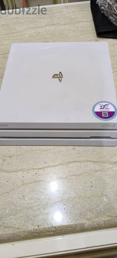 ps4 pro limited edition (White)