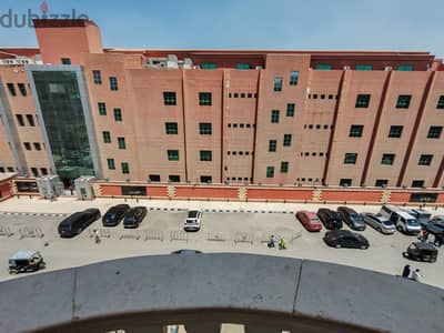شقة ٢٠٠م للايجار أمام كلية العلاج الطبيعي و التمريض و مباشرا جامعة MTI