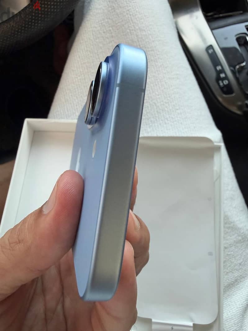 Apple - iPhone 17 4