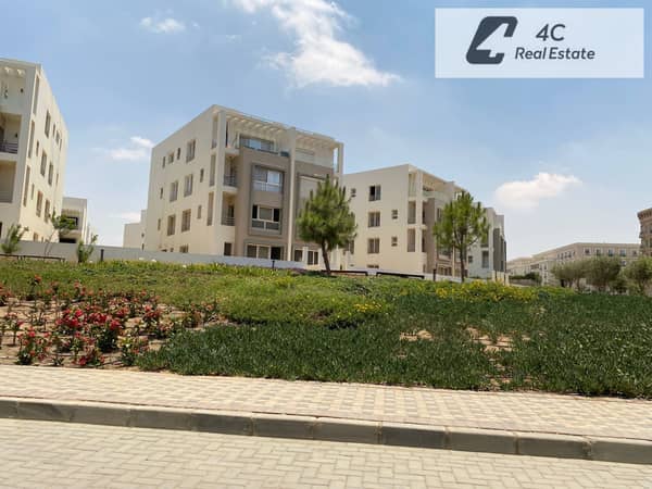 Lowest installment in the market for a 3 bd duplex Bahry villa for sale 260m with a lagoon and landscape view in Hyde Park New Cairo compound 5th Sett