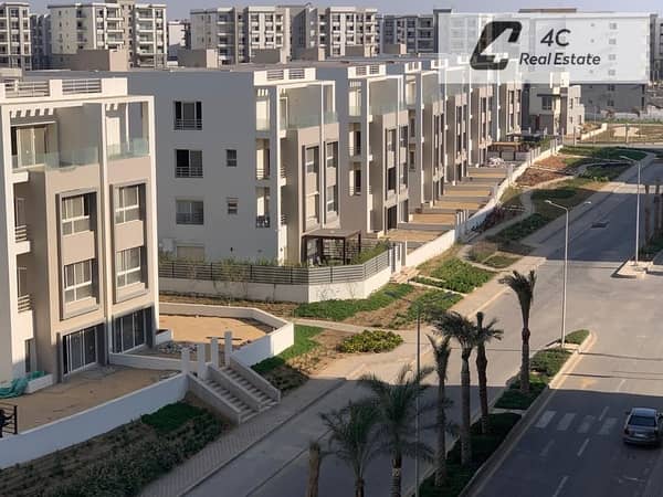 Lowest installment in the market for a 3 bd duplex Bahry villa for sale 260m with a lagoon and landscape view in Hyde Park New Cairo compound 5th Sett