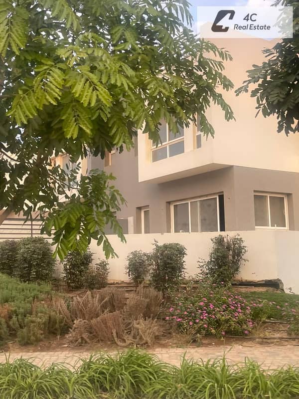 Lowest installment in the market for a 3 bd duplex Bahry villa for sale 276m with a lagoon and landscape view in Hyde Park New Cairo compound 5th Sett