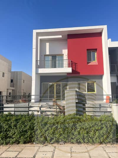 Townhouse Villa for Sale in Madinaty – Model I  Prime location with Ultra Super Lux finishes, overlooking a street and garden.  Located in a highly de