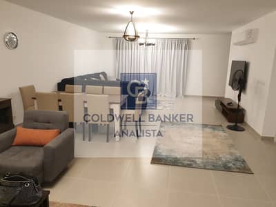 شاليه فاخر 3 غرف نوم وغرفة مربية للبيع في مراسي  مفروش بالكامل لوكيشن مميز جدًا في الساحل الشمالي