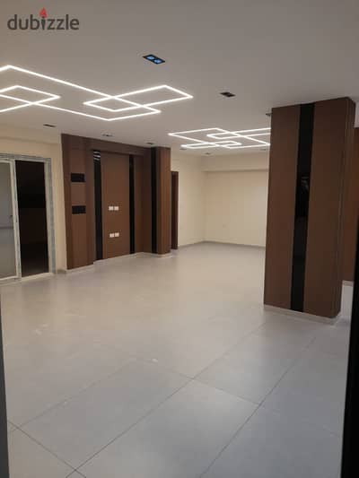 شقة بيزمنت بجاردن متشطبة 220م للبيع في الحي السابعDistrict 7, Sheikh Zayed  الشيخ زايد  استلام فوري - موقع مميز باطلالة مفتوحة