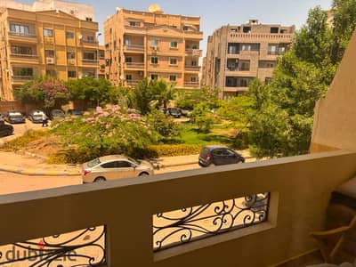 شقة للبيع في الحي الثامن – موقع مميز أمام مول ذا جيت