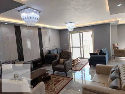 شقة مفروشة للإيجار 182م في كمبوند سراي Sarai إطلالة على 3 واجهات