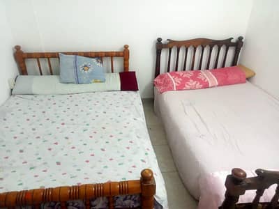 2سرير واحد متر وعشرين وواحد متر واربعين  خشب زان بدون ملل