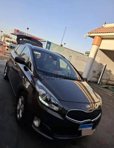 كيا كارنز ٧ راكب للايجار