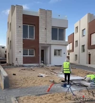 للبيع فيلا 303 م فى ازار 2 التجمع الخامس