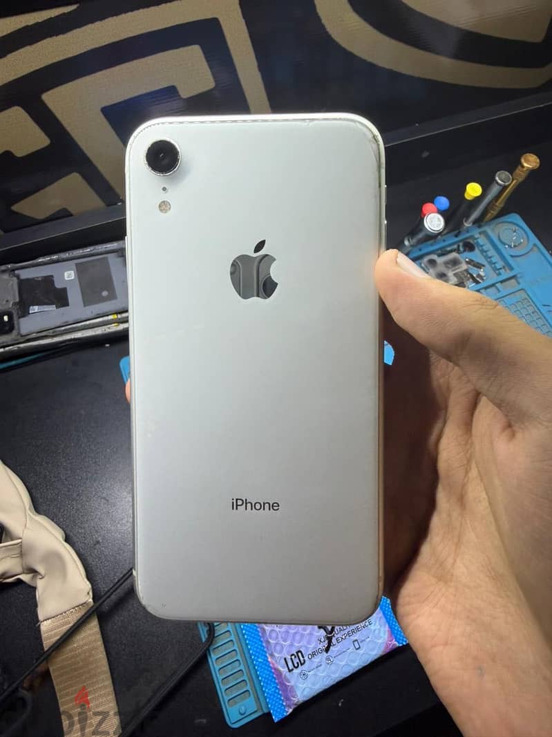 Apple - iPhone XR 1