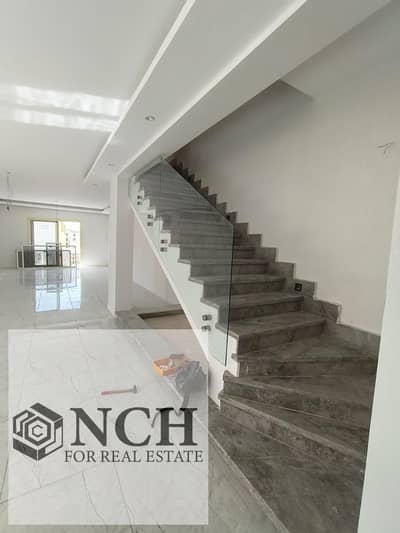 I Villa Roof للإيجار في ماونتن ڤيو هايد بارك – القاهرة الجديدة  فرصة مميزة للإيجار داخل كمبوند ماونتن ڤيو هايد بارك، أحد أرقى المجتمعات السكنية