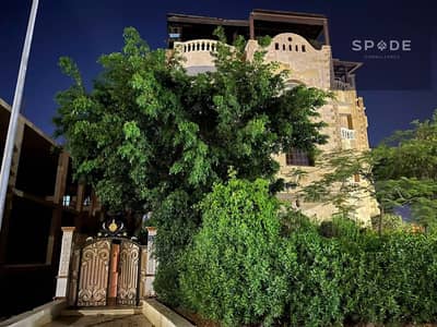 من المالك مباشرة - شقة غرفتين نوم ارضي منخفض بيزمينت متشطبة بالكامل علي الشارع الرئيسي مباشرة تصلح مكتب اداري