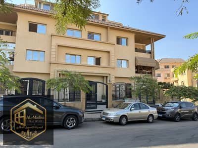 للبيع شقة بنمط الفيلات الوحيدة في الرحاب هيلز ارقى مناطق الرحاب قريب من النادي والخدمات 4 غرف