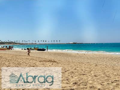 للبيع شاليه فيو علي البحر مباشرةً بالتشطيب استلام فوري و متاح تسهيلات في السداد