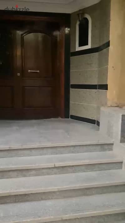 شقه 180م سوبر لوكس بالمطبخ  ارضى مرتفع   بمدخل خاص بالبنفسج  فيلات