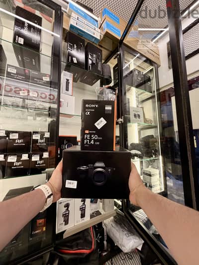 Sony a7 IV Body Mirrorless Camera + Sony FE 50mm f/1.4 GM Lens عرض خاص