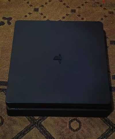 PS4 slim used like new