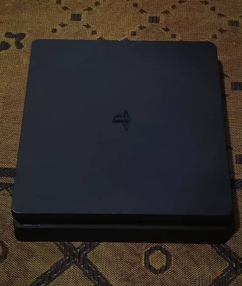 PS4 slim used like new 4