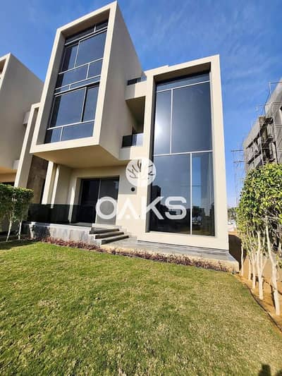 villa 345m 5 bedrooms + Nanny room for sale from water way in prime location in Fifth Settlement – New Cairo Next to Palm Hills Compound