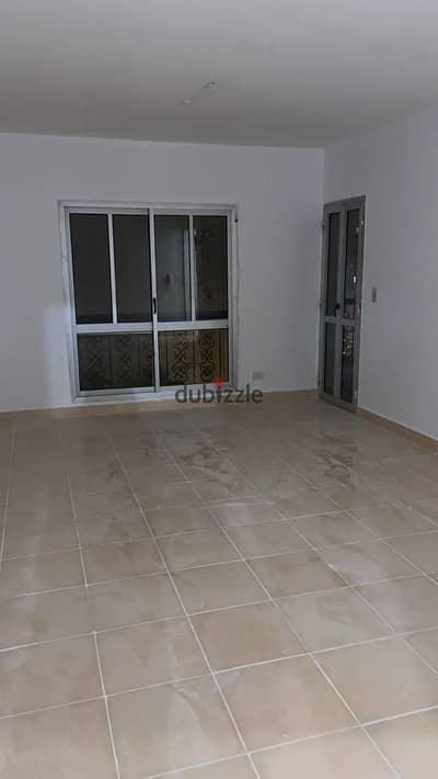 For rent in Al-Rehab, a 131 sqm apartment facing the street, steps to the Eastern Market and services
