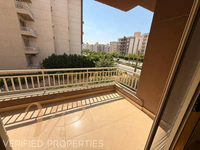 شقة للإيجار ١٦٠م في كمبوند وصال ريزيدنس في الشروق