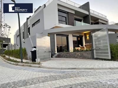 بموقع خيالي فيلا للبيع بالتقسيط في لافيستا الباتيو تاون التجمع - القاهرة الجديدة