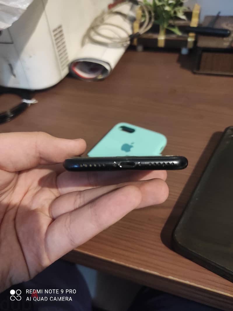 Apple - iPhone 7 5