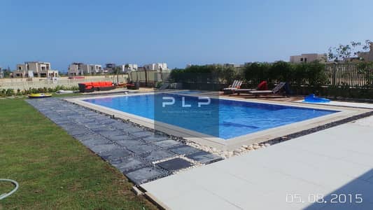 Lowest-priced standalone villa in Hacienda Bay ultra-super-lux finish, ready for immediate delivery. Offered at a special price for a quick sale; prim
