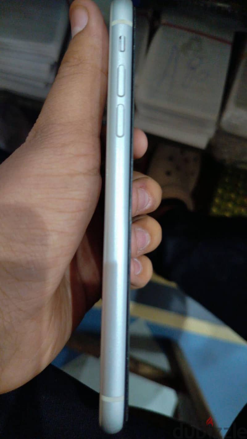 Apple - iPhone XR 1