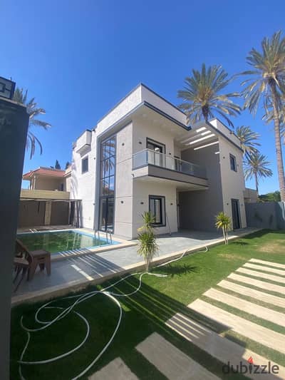 فيلا فاخره للبيع بحمام سباحه في كينج مريوط | الإسكندريه •
