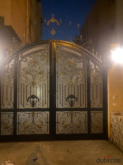 Ground floor apartment with a private entrance suitable for storage for rent in the First Settlement