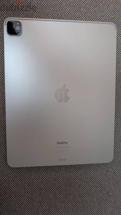 iPad Pro 12.9 M2 2022 256GB فضي + Magic Keyboard - حالة جيدة جدًا